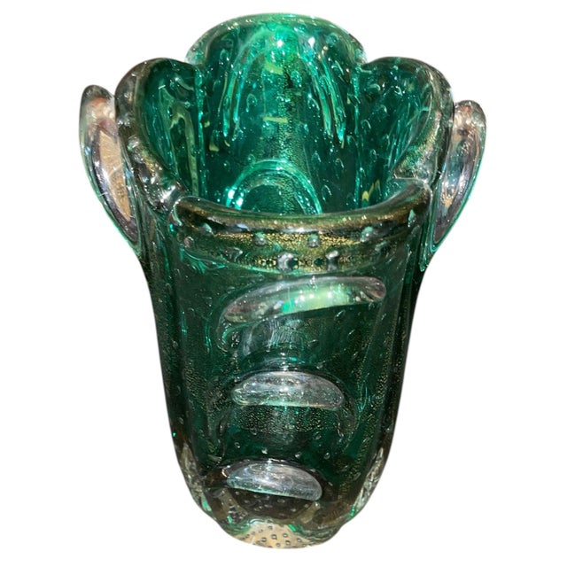 A magnificent Murano art glass vase designed by Seguso, showcasing the celebrated Venetian glassmaker's mastery of color,...