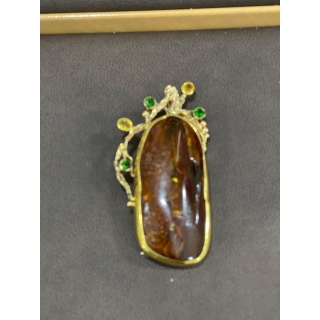 Natural Amber Tsavorite and Yellow Sapphire Necklace / Pin 18 Karat Yellow Gold For Sale - Image 4 of 18