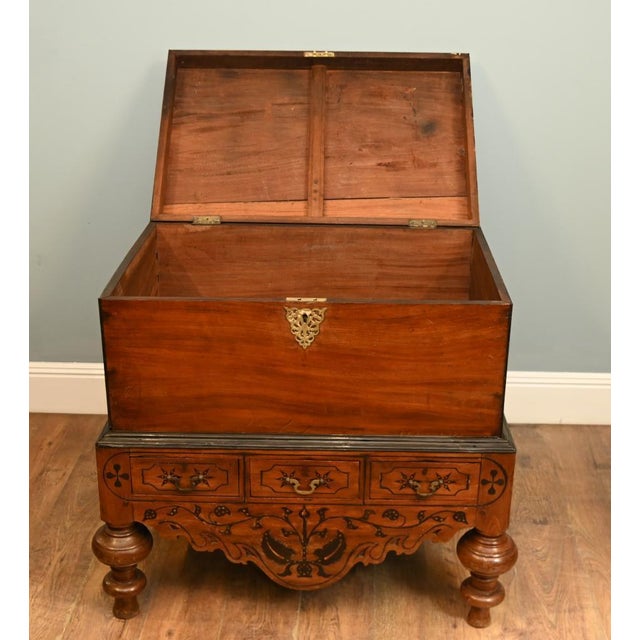 Antique Portuguese Linen Trunk, 1800 For Sale - Image 3 of 9