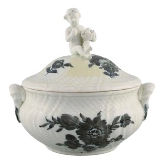 Blue Flower Curved Lidded Tureen in Porcelain from Royal Copenhagen For Sale