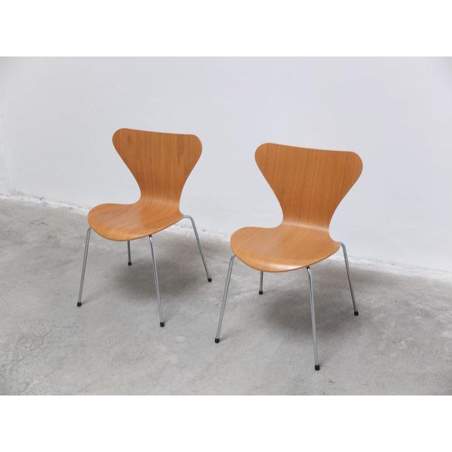 Mid 20th Century Series 7 Chairs in Oak by Arne Jacobsen for Fritz Hansen, 1955, Set of 2 For Sale - Image 5 of 12