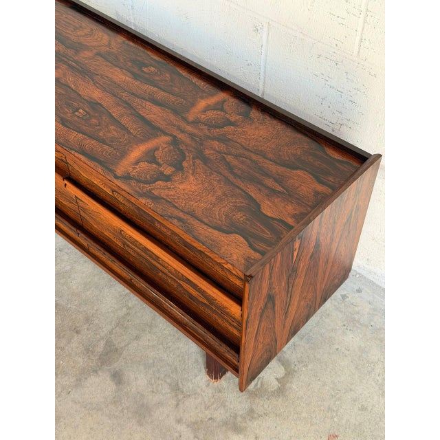 Brown Rosewood Four Drawer Dresser Chest Low Storage Bagn Møbelindustri Bruksbo Norway 1960s For Sale - Image 8 of 10