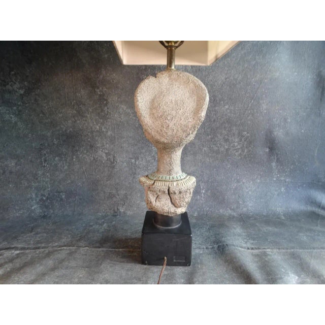 Reglor of California Mid-Century Nefertiti Lamp With Period Shade For Sale - Image 4 of 9
