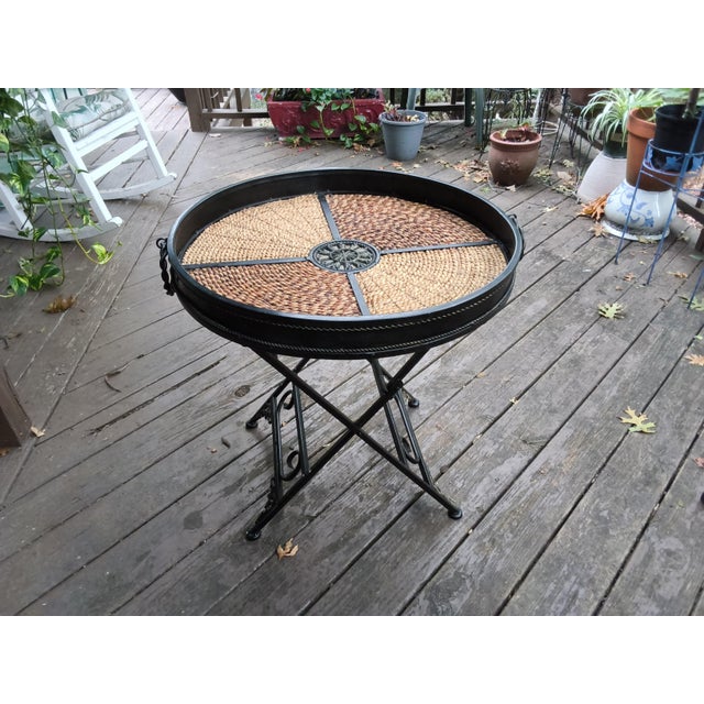 Vintage Hollywood Regency Woven Wicker and Wrought Iron Round Tray Table. For Sale - Image 11 of 16