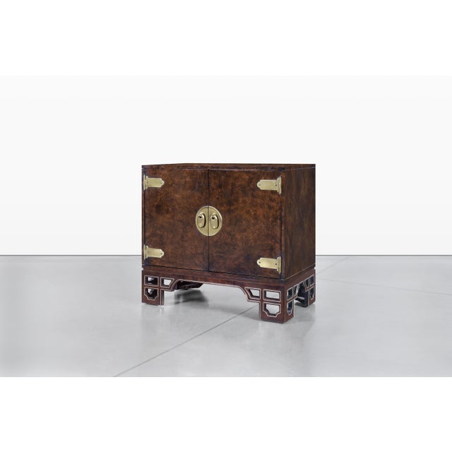 Vintage Asian-Style Burl Wood and Brass Cabinets by Mastercraft, a Pair For Sale In Los Angeles - Image 6 of 13