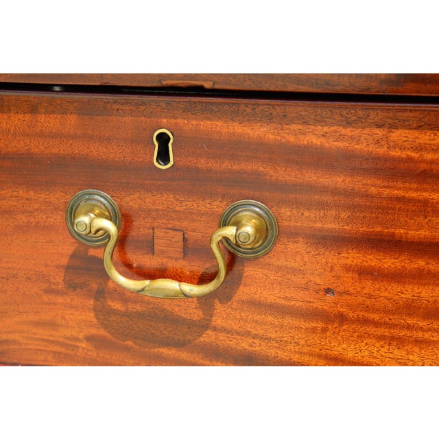 Antique English Georgian Mahogany 5-Drawer Chest – Dovetail Joinery, Brass Bail Pulls, Traditional Dresser For Sale - Image 15 of 18
