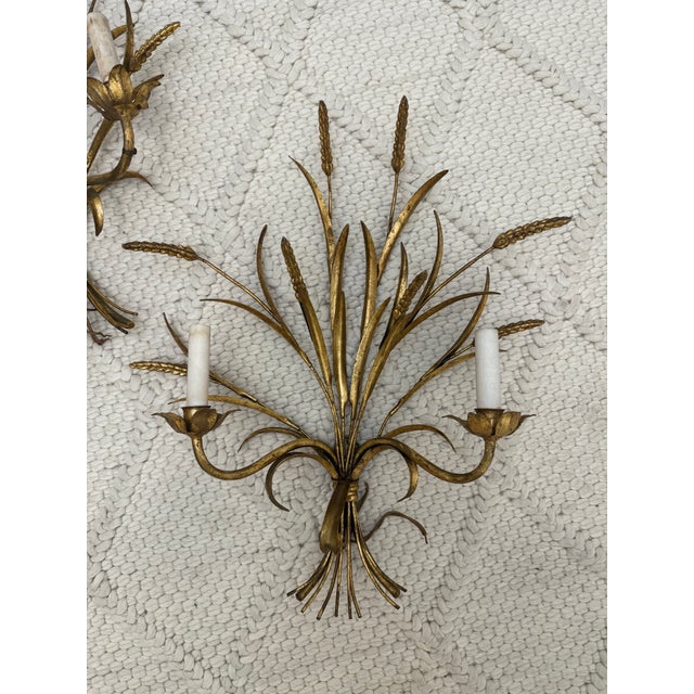 Vintage Italian Wheat Sheaf Wall Sconces – Pair of Gilt Tole Metal Hollywood Regency Sconces - a Pair For Sale - Image 4 of 9