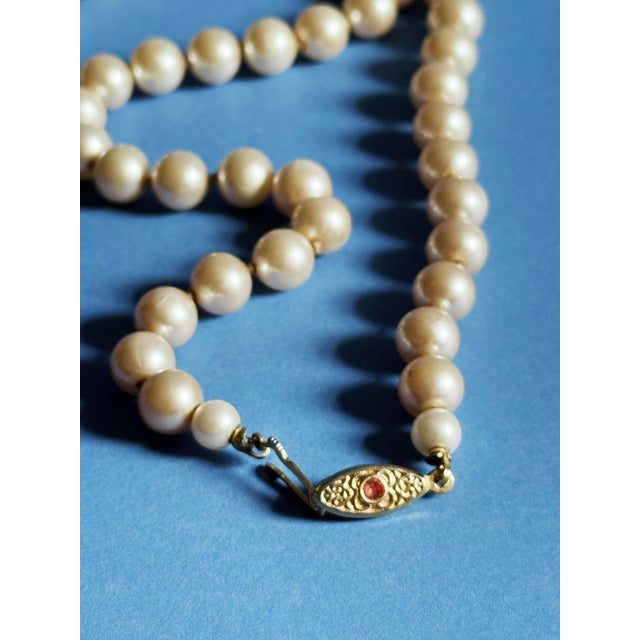 Vintage Mid Century Japanese Glass Faux Pearl Necklace With Filigree Fishhook Clasp For Sale In New York - Image 6 of 10