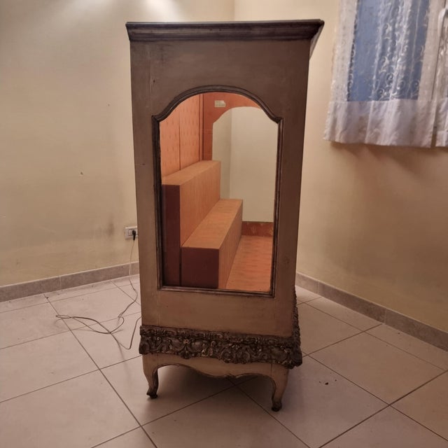 Piedmontese Display Cabinet in Ivory with Silver Mecca Frame, 1780 For Sale - Image 3 of 13