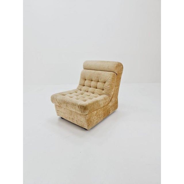 German space age singel lounge 1970s Made in Germany in the 70s. The couch is is perfect vintage condition. No damages...