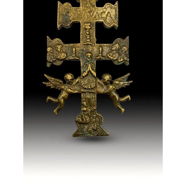 Cross of caravaca xvii century Very beautiful cross of Caravaca made in bronze. 17th century. Measurements: 12 x 6cm Good...
