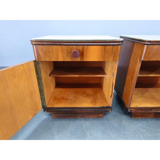 1950s Mid-Century Modern Walnut Nightstands with Glass Tops, 1950s, Set of 2 For Sale - Image 5 of 15
