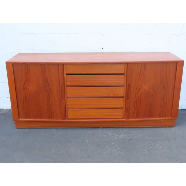Danish Modern Bow Front Tambour Doors Dresser Sideboard Tv Media Console 6677 For Sale - Image 4 of 18