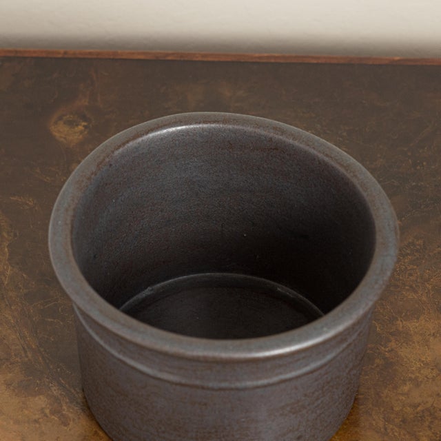Vintage California Modern Brown Glazed Stoneware Planter, Architectural Pottery Style For Sale In Sacramento - Image 6 of 9