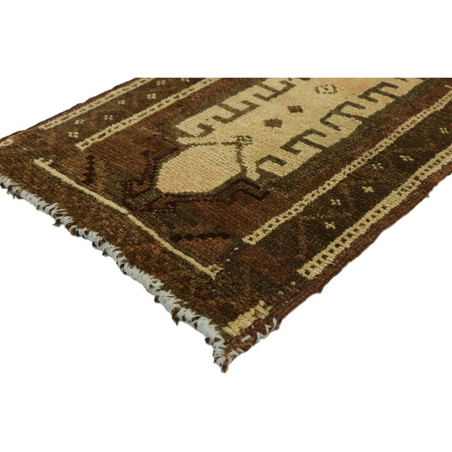 51824 Vintage Turkish Yastik Rug, 01'10 x 03'00. This hand-knotted wool vintage Turkish Yastik rug is a charming example...
