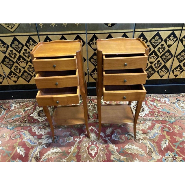 Period: 20th century Style: Louis 15th - Transition Condition: Excellent condition Material: Solid wood Width: 28Height:...
