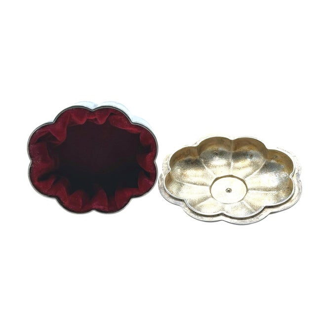 1990s 1990s Godinger Silver Plated Scalloped Trinket Box With Intricate Engravings & Removable Lid Red Velvet Interior For Sale - Image 5 of 10
