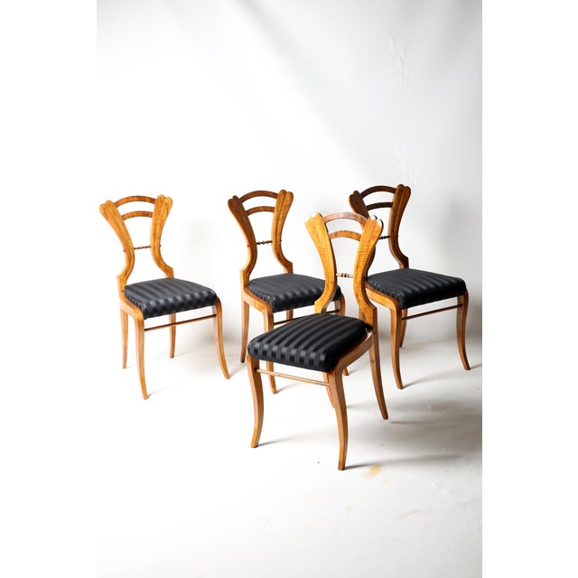 Mid 19th Century Viennese Biedermeier Chairs in Walnut, 1840s, Set of 4 For Sale - Image 5 of 12
