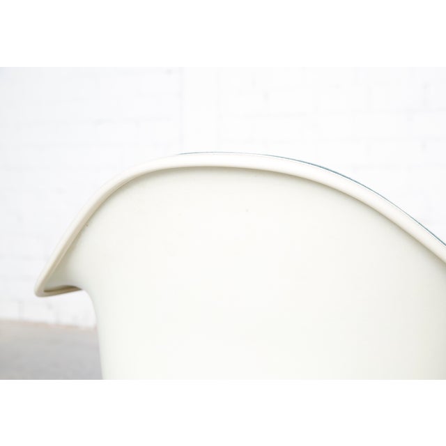 Vitra DAX Lafonda Fiberglass Chair by Charles & Ray Eames for Vitra, 1990s, Set of 2 For Sale - Image 4 of 18