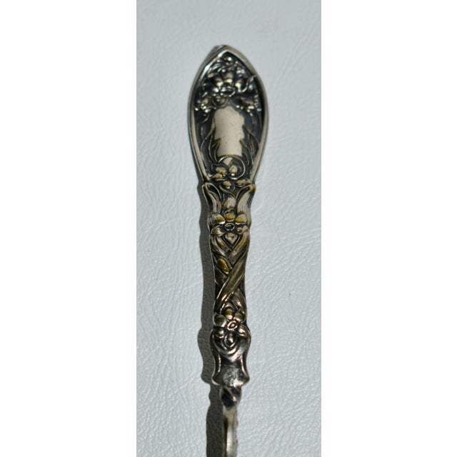 Metal Antique Art Nouveau Silver 1908 Flat Twisted Handle Master Butter Knife Flatware For Sale - Image 7 of 10