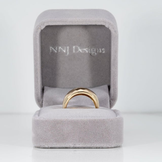 Wide Comfort Fit Estate Band Ring: Solid 14k Gold – Hammered Polished Band, Size 6 For Sale - Image 4 of 9