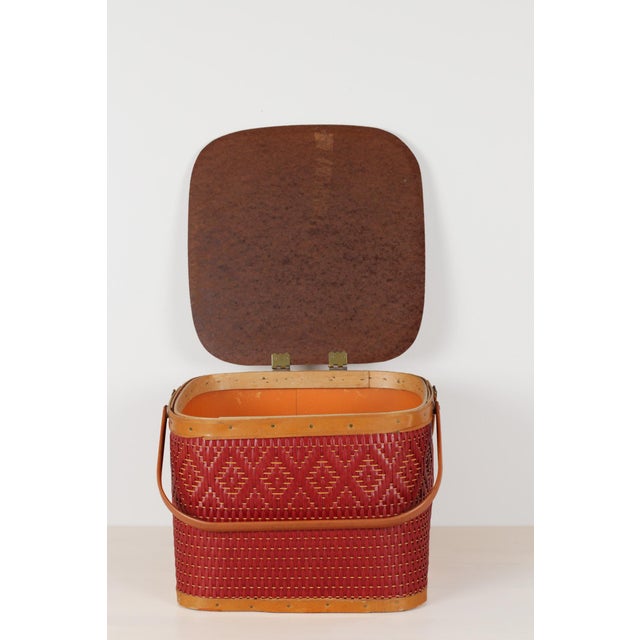 Farmhouse Mid-Century Red Woven Picnic Basket With Lid and Handles For Sale - Image 3 of 17
