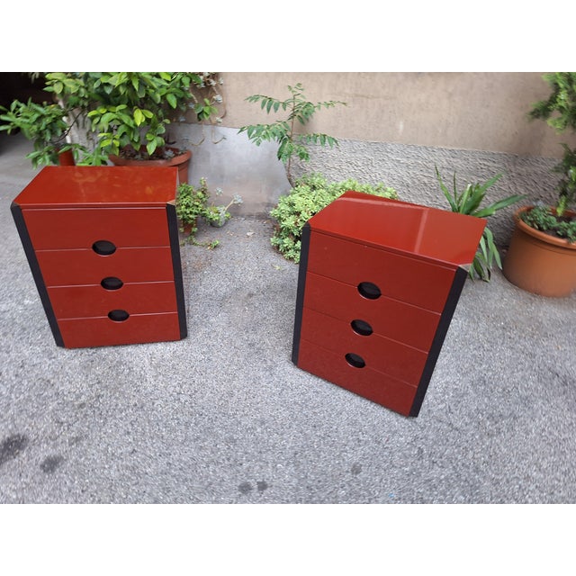 Como Bedside Tables MB3 Model in Red Lacquer and Burnished Brass by Luigi Caccia Dominioni for Azucena, 1970s, Set of 2 For Sale - Image 6 of 9