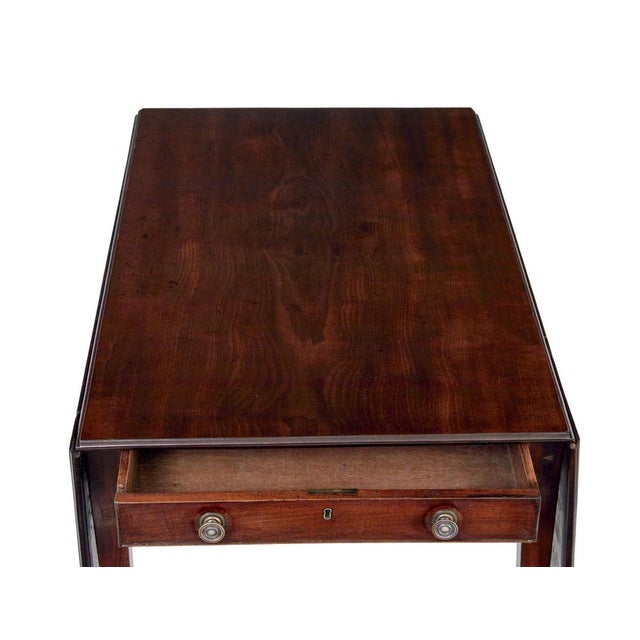 Antique Drop Leaf Pembroke Table in Mahogany For Sale - Image 3 of 9