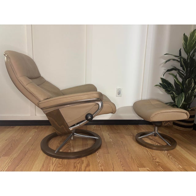2010s Ekornes Stressless 2017 Recliner/Ottoman (Norwegian Luxury)” Medium Size For Sale - Image 5 of 12