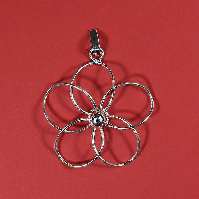 Traditional Ajd Delicate and Delightful Daisy in Sterling Silver Wire Pendant Great Gift For Sale - Image 3 of 5