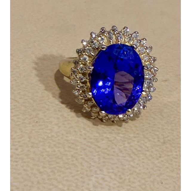 6.2 Carat Oval Tanzanite & 1 Ct Diamond Ring 14 Karat Yellow Gold, Estate, S 7 For Sale - Image 4 of 8