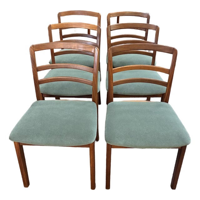 Set of Six Mid Century Modern Low Profile Teak Frame Dining Chairs by G-Plan Furniture, Uk c.1960 For Sale