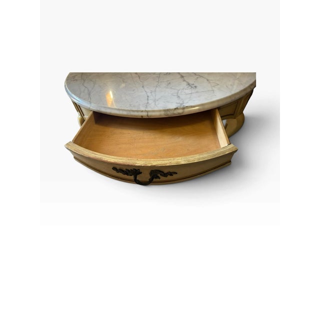 1960s Vintage Weiman Hollywood Regency French Provincial 40-Inch Round Marble-Top Coffee Table With Concealed Drawer For Sale - Image 5 of 12