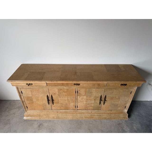 1990's Vintage Henredon Charles X Burl Wood Sideboard With Brass Hardware For Sale In Miami - Image 6 of 18