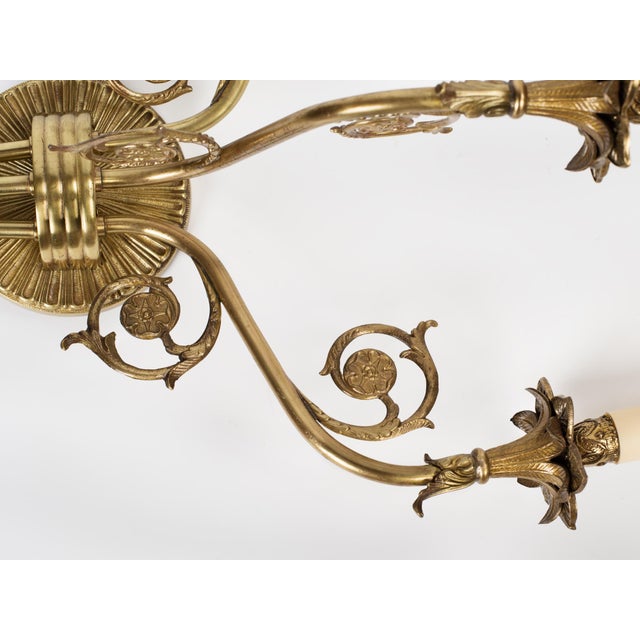 1950s Spanish French Neoclassical Cast Brass 3-Light Wall Sconce With Floral Rosettes For Sale - Image 4 of 12