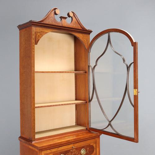 Antique Bookcase in Mahogany with Maple Inlays, 1900s For Sale - Image 5 of 13