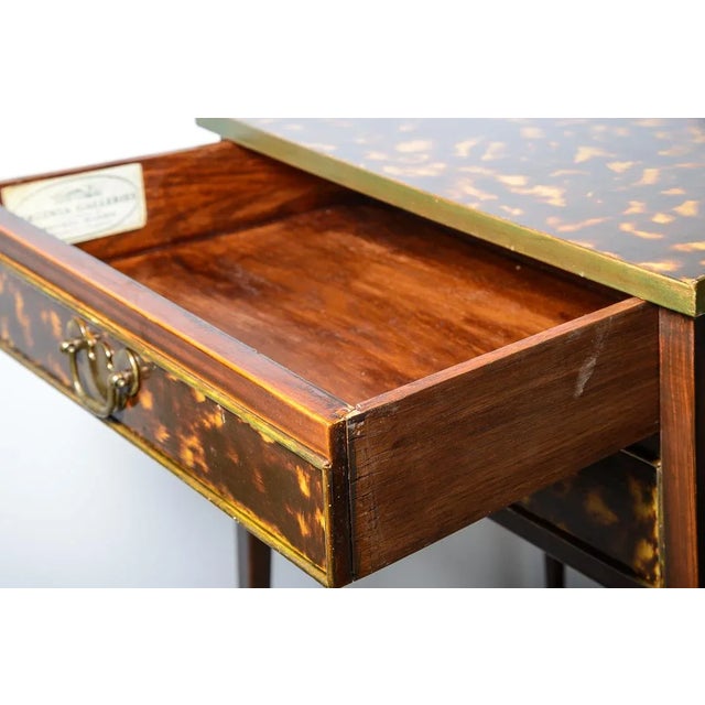 1940s American Lacquered Tortoiseshell Side Table by Henkel-Harris, Virginia For Sale - Image 5 of 12