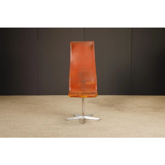 Orange 'Oxford' Highback Swivel Chair by Arne Jacobsen for Fritz Hansen, 1968, Signed For Sale - Image 8 of 18