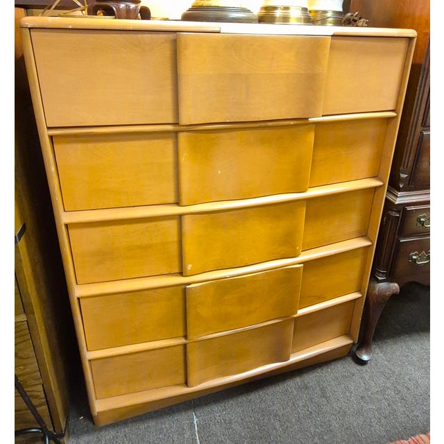 Heywood-Wakefield Heywood Wakefield Sculptura 5 Drawer Chest – Champagne Finish – Mid Century Modern For Sale - Image 4 of 9