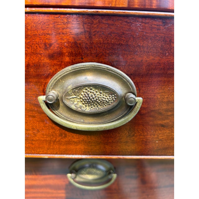 Wood Early 19th Century Federal Chest of Drawers For Sale - Image 7 of 11