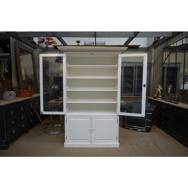 Mid-Century Modern White Display Cabinet, 1960s For Sale - Image 3 of 17