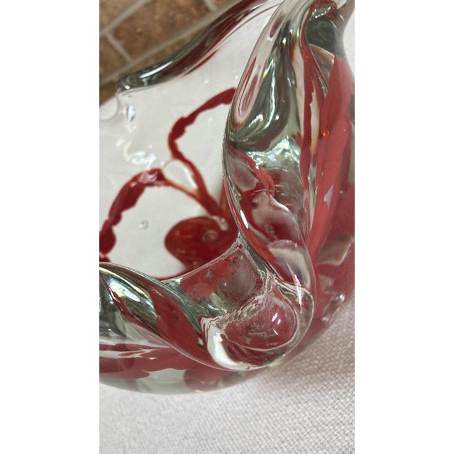 Transparent 1960s Art Glass Ashtray MCM Red Encased Floral Bubbles Hand Worked Heavy Freeform For Sale - Image 8 of 9