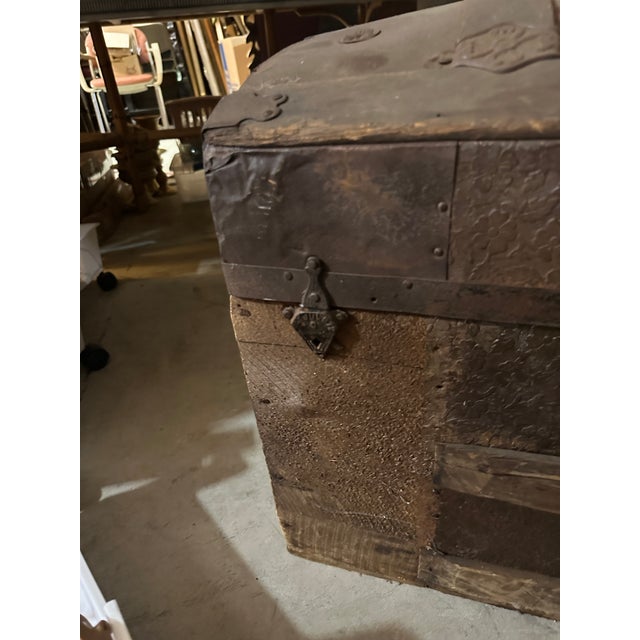Up for consideration is a beautiful vintage wooden chest with latches and some condition issues. This would look lovely in...