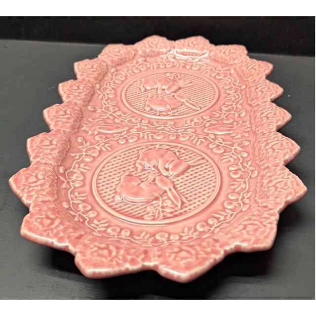 1990s Vintage Mid-Century Modern Bordallo Pinheiro Pink Rabbit Oval Scallop Easter Platter For Sale - Image 5 of 5