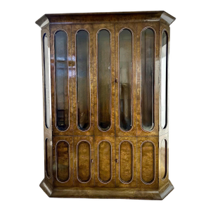 1970s Vintage Mastercraft William Doezema Burled Amboyna Wood and Brass Lighted Curio Display Cabinet