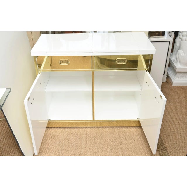 Vintage Mastercraft Labeled Brass and White Lacquered Wood Dry Bar or Cabinet With Flip Top For Sale - Image 4 of 10