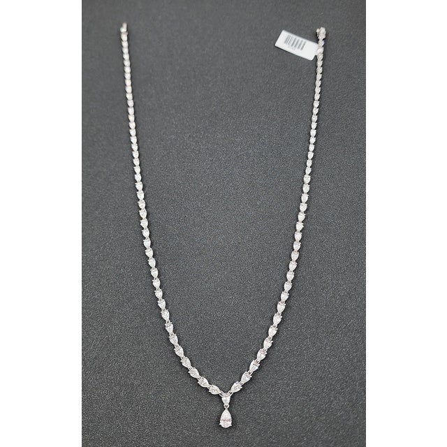 Modern 12.31 Ct Graduated Pear-Shape Diamond Necklace For Sale - Image 3 of 8