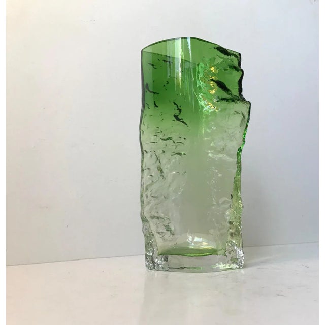 Forest Green Vintage Green Ice Glass Vase by Kaj Blomqvist for Kumela, 1970s For Sale - Image 8 of 13