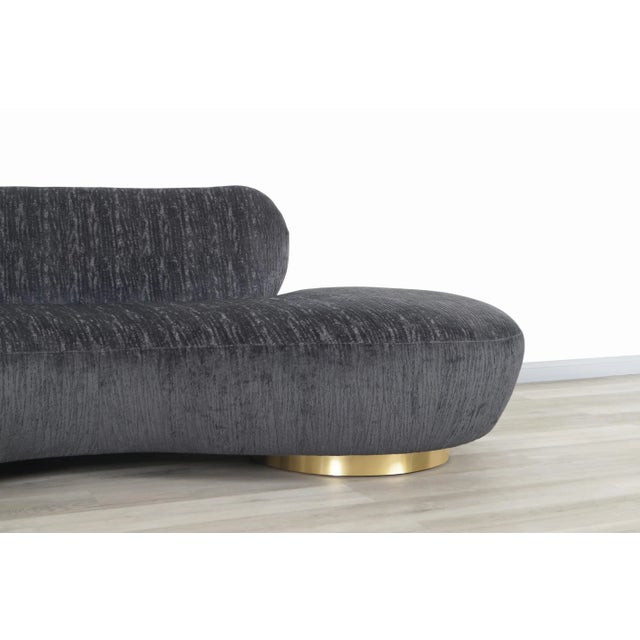 Metal Mid-Century Modern Serpentine Sofa in the Style of Vladimir Kagan For Sale - Image 7 of 13