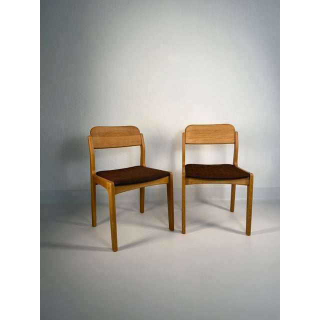 Mid-Century Modern Dining Chairs in Oak by Henning Kjærnulf for Vejle Mobelfabrik, Denmark, 1960s, Set of 2 For Sale - Image 3 of 13